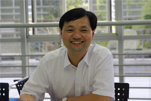 中心 学校新闻会上,计科系党总支书记,常务副主任巫家敏,主任杨瑞良