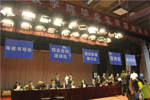 成都保洁招聘_成都双熊猫洗涤厂诚招广元四县三区经销商各一名(4)
